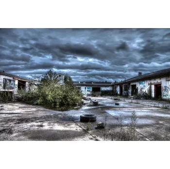 Fototapeta DIMEX | Vliesová fototapeta Starý tovární dvůr MS-5-0867 | 375 x 250 cm| zelená, modrá, bílá, šedá + Vliesová fototapeta na stěnu DIMEX Starý tovární dvůr MS50867 v rozměru 375 x 250 cm + lepidlo zdarma