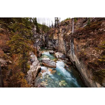 Fototapeta DIMEX | Vliesová fototapeta Řeka v Kootenay MS-5-3168 | 375 x 250 cm | zelená, hnědá, šedá + Vliesová fototapeta na stěnu DIMEX Řeka v Kootenay MS53168 v rozměru 375 x 250 cm + lepidlo zdarma