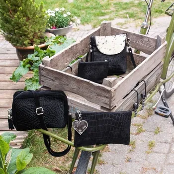 Kabelka Černá kožená kabelka přes rameno se vzorem krokodýlí kůže - 19*14*5cm