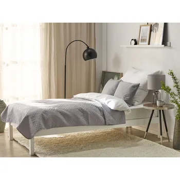 Přehoz na lůžko Přikrývka na postel šedá polyesterová látka 160 x 220 cm s polštáři embosovaný vzor přehoz dekorativní klasický design ložnice Beliani