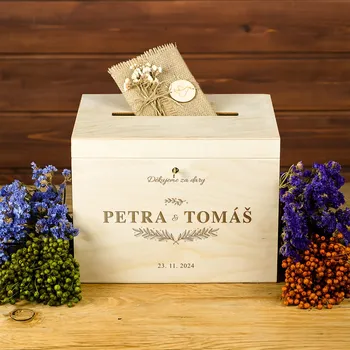 Úložný box Dřevia Dřevěná svatební truhla na přání – Iniciály novomanželů s poděkováním