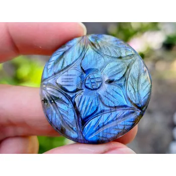 Přírodní kámen Mugle labradorit s vybroušeným motivem 15,4g