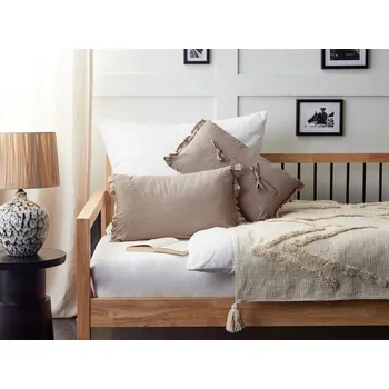 Bytový textil Sada 2 dekoračních polštářů světle hnědé plátno 30 x 45 cm s lemováním a mašlemi Beliani