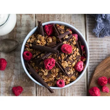 Malina a hořká čokoláda granola Gramáž: 90 g
