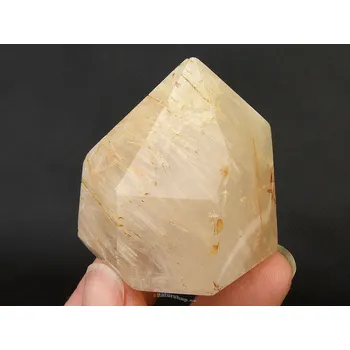 Přírodní kámen Broušená špice s inkluzemi 73g