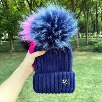 Čepice Hřejivý dívčí kulich s barevnou bambulí z přírodního chlupu (dětské velikosti) Barva: modrá 1, Velikost: 40-49 cm