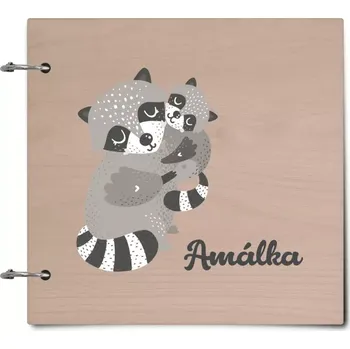 Fotokniha Dřevěné album se sponami První krůčky se jménem - mývalové