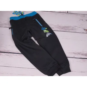 Tepláky Kugo černé s traktory velikost oblečení - děti: 128