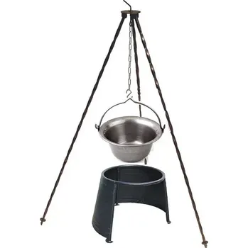 kotlíky Trojnožka 1,25 m a gulášový kotlík železný 10 litrů a závětří plamene 29 (klasický železný kotlík na guláš 10 litrů a trojnožka 1,25 m se závětřím plamene 29 cm)