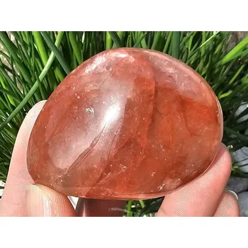 Přírodní kámen Hematit v křišťálu hladký kámen Madagaskar 108g