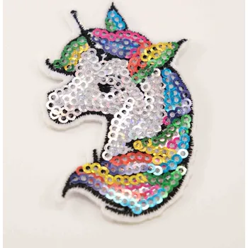 Nášivka Nažehlovací záplata s flitry - Stříbrná hlava jednorožce s duhovou hřívou 7 x 5 cm