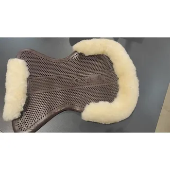Vybavení pro koně ACAVALLO Dečka terapeutická Gel Cut Out Sheepskin Dri-Lex Acavallo, hnědá L, Provedení: s přírodním beránkem