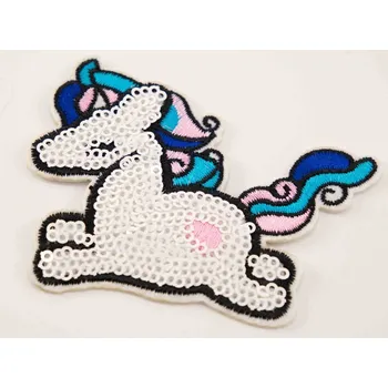 Nášivka Nažehlovací záplata s flitry - Jednorožec ve skoku 8 x 5,5 cm