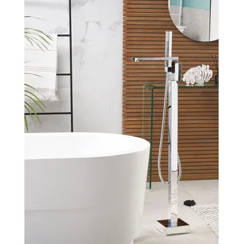 Vodovodní baterie Volně stojící vanová baterie s kohoutkem, stříbrná chromová faucetová sprchová souprava k podlaze Beliani