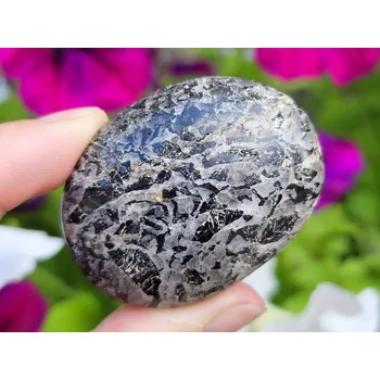 Přírodní kámen Turmalín v mléčném křemeni 63g Madagaskar