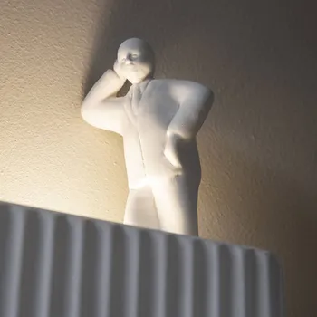 Lampička Karman Umarell dekorační figura, 15 cm zamyšlená bílá matná - Doprava zdarma