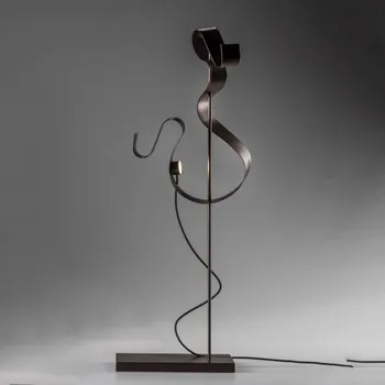 Lampička Knikerboker Curve LED stolní lampa, kávová - noha - délka 15 cm, šířka 9 cm, výška 1 cm; délka kabelu 150 cm 1 x 2 W LED - Doprava zdarma