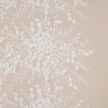 Vyšívaný tyl ivory, květinová výšívka s flitry a perličkami, š.160