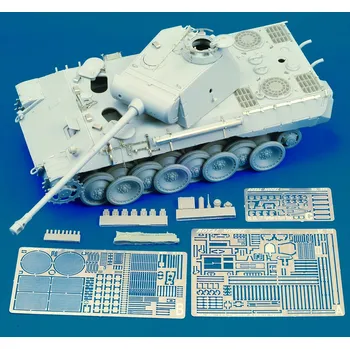 Plastikový model Royal Model 1/35 Panther A Early Version (for Dragon kit)