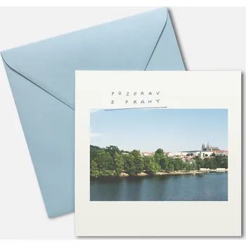 Přání pozdrav z Prahy s Pražským Hradem a textem: Je tu krásně