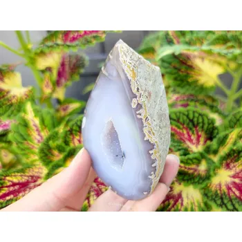 Přírodní kámen Achát šedý geoda s dutinkou 242g (Brazílie)