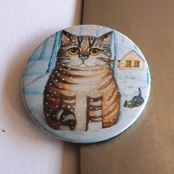 Dekorativní magnet Zuzana Honsová Kocour a kotě v zimě magnet 56 mm