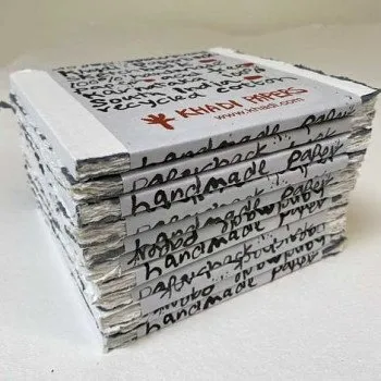 Blok Blok ručních papírů Khadi 15x15cm 150g (Blok ručních papírů Khadi 15x15cm 150g)