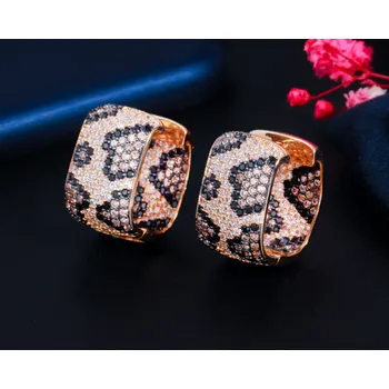 Náušnice B-TOP Uzavřené pozlacené náušnice se zirkony se vzorem Leopard