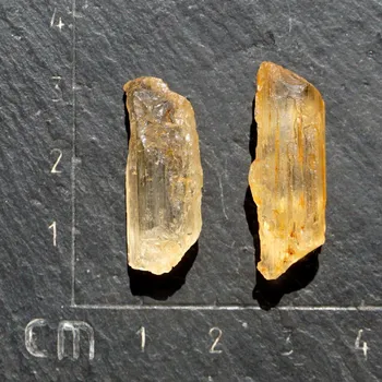 Přírodní kámen Skapolit surový krystal (397), , skladem