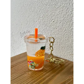 Klíčenka s tekutinou v milk tea ananas