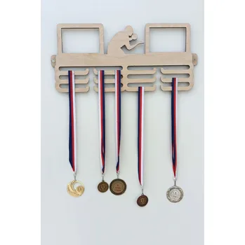 MAJADESIGN Věšák na medaile s fotorámečky Ping-pong Provedení: Přírodní dřevo