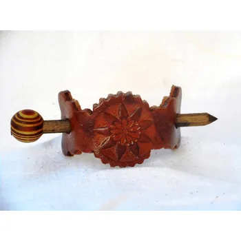 Kožená spona do vlasů s dřevěnou jehlicí č.7 Barva: Hnědá