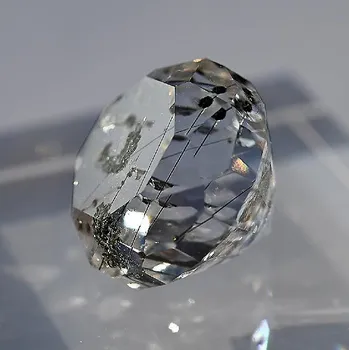 Přírodní kámen Křišťál + skoryl, chlorit z Vysočiny 20x20x16mm Váha: 34.34ct /VIDEO/
