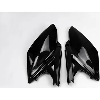 UFO boční tabulky zadní SUZUKI RMZ 250 10-18, barva černá