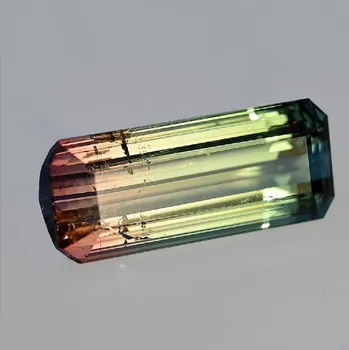 Drahý kámen Turmalín z Mosambiku 29x12x9mm