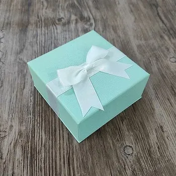 Dárková krabička Papírová krabička s bílou mašlí 7x7