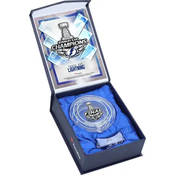 Puk Fanatics Skleněný puk Tampa Bay Lightning NHL 2021 Stanley Cup Champions Filled with Ice From the 2021 Stanley Cup Final