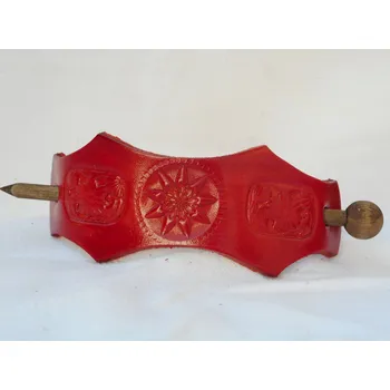 Kožená spona do vlasů s dřevěnou jehlicí č.9 Barva: Červená