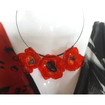 Náhrdelník Náhrdelník se třemi květy - PET červená