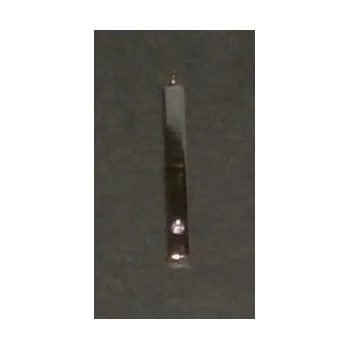 Přívěsek Dlouhá tyčka zdobená růžovým sklíčkem - ocelový přívěsek