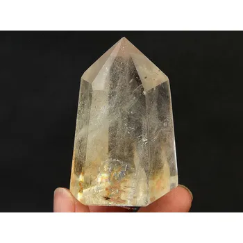 Přírodní kámen Křišťál s inkluzemi broušená špice 102g