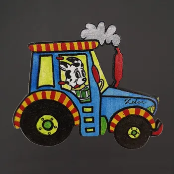Dekorativní magnet AMADEA Dřevěný magnet traktor 6 cm