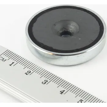 Dekorativní magnet Magnet v pouzdře s dírou pro skrutku 40x8 mm - feritový