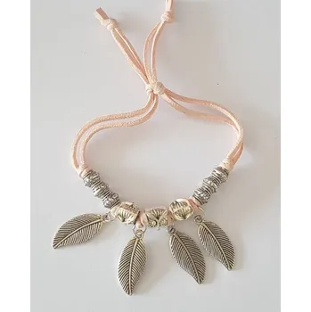 Náramek Náramek z kůže s přívěskem béžový