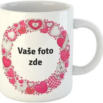 Hrneček s vlastní fotkou a kulatým výřezem s vyšitými srdíčky - 330ml bílý Barva: Růžová