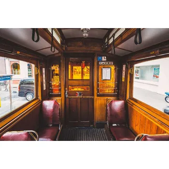 Fototapeta DIMEX | Vliesová fototapeta Stará červená tramvaj MS-5-2890 | 375 x 250 cm | červená, bílá, hnědá + Vliesová fototapeta na stěnu DIMEX Stará červená tramvaj MS52890 v rozměru 375 x 250 cm + lepidlo zdarma