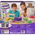kinetický písek Spin Master Kinetic Sand Swirl N' Surprise duhový kolotoč