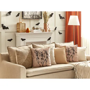 Dekorativní polštářek Sada 2 Dekorativních polštářů béžový samet 45 x 45 cm motiv kostry čtvercový moderní halloween podzim bytové doplňky Beliani