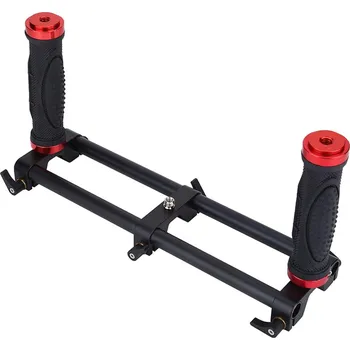 Obouruční držák kamer nebo gimbalů s posuvným středem