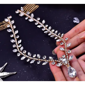 Čelenka B-TOP Krystalová čelenka do vlasů zakončená hřebínky Druh barvy: Zlatá